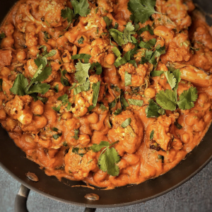 An image of creamy curry sauce