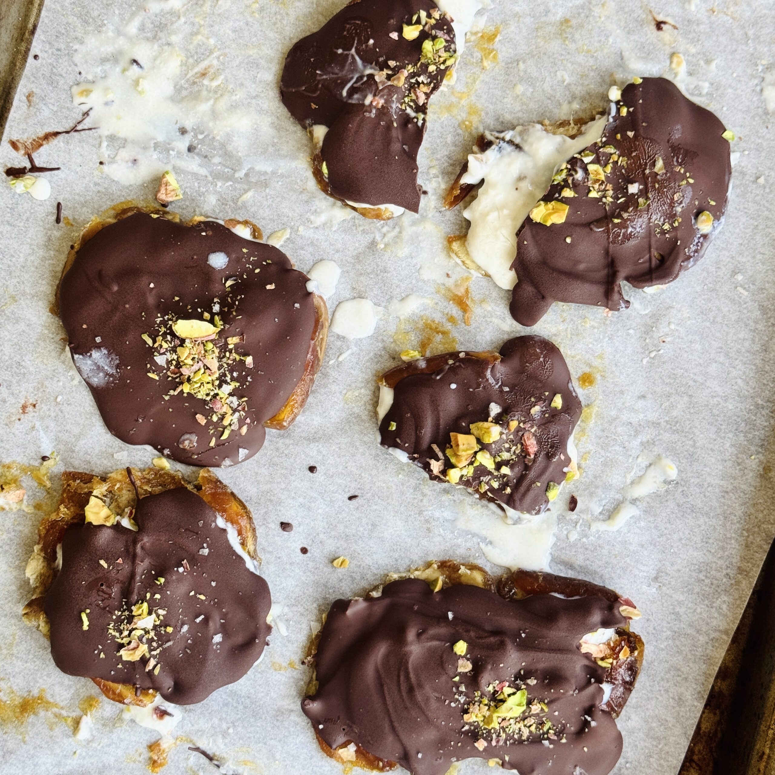 a photo of Frozen Yoghurt Chocolate Date Bites